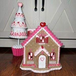 Cupcakes and Cashmere LED Valentines Gingerbread House